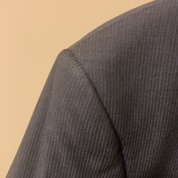 Italian made mens suit only worn once. - Picture 4 of 9